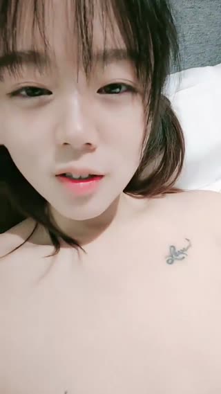 清纯18学生猛妹，放假和闺蜜约炮友